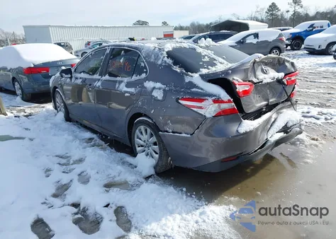 2020 Toyota Camry Le z USA, uszkodzony, nr VIN 4T1C11AK8LU369729